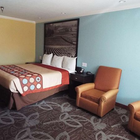 Inn At King City Room photo