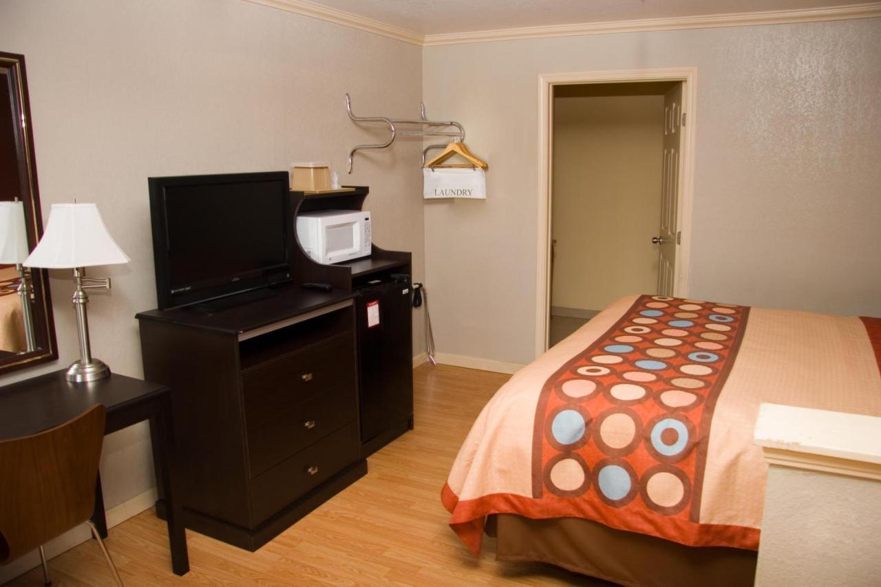 Inn At King City Room photo